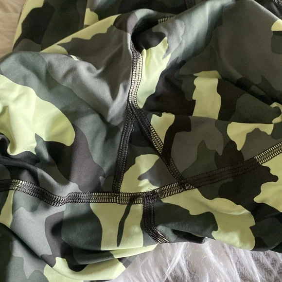 Lululemon Fast and Free High Rise tight Size 10 - Picture 7 of 8